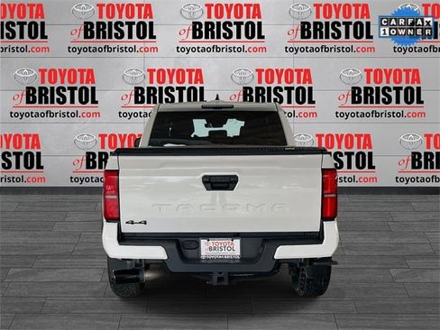 Used 2024 Toyota Tacoma TRD Off-Road image 4