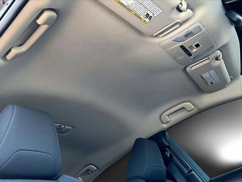 Used 2022 Toyota Corolla LE image 22