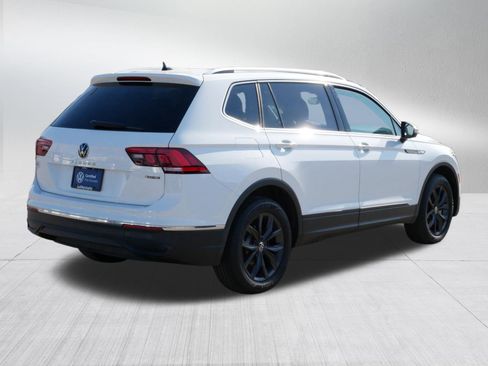 Certified 2024 Volkswagen Tiguan SE w/ Panoramic Sunroof Package image 7