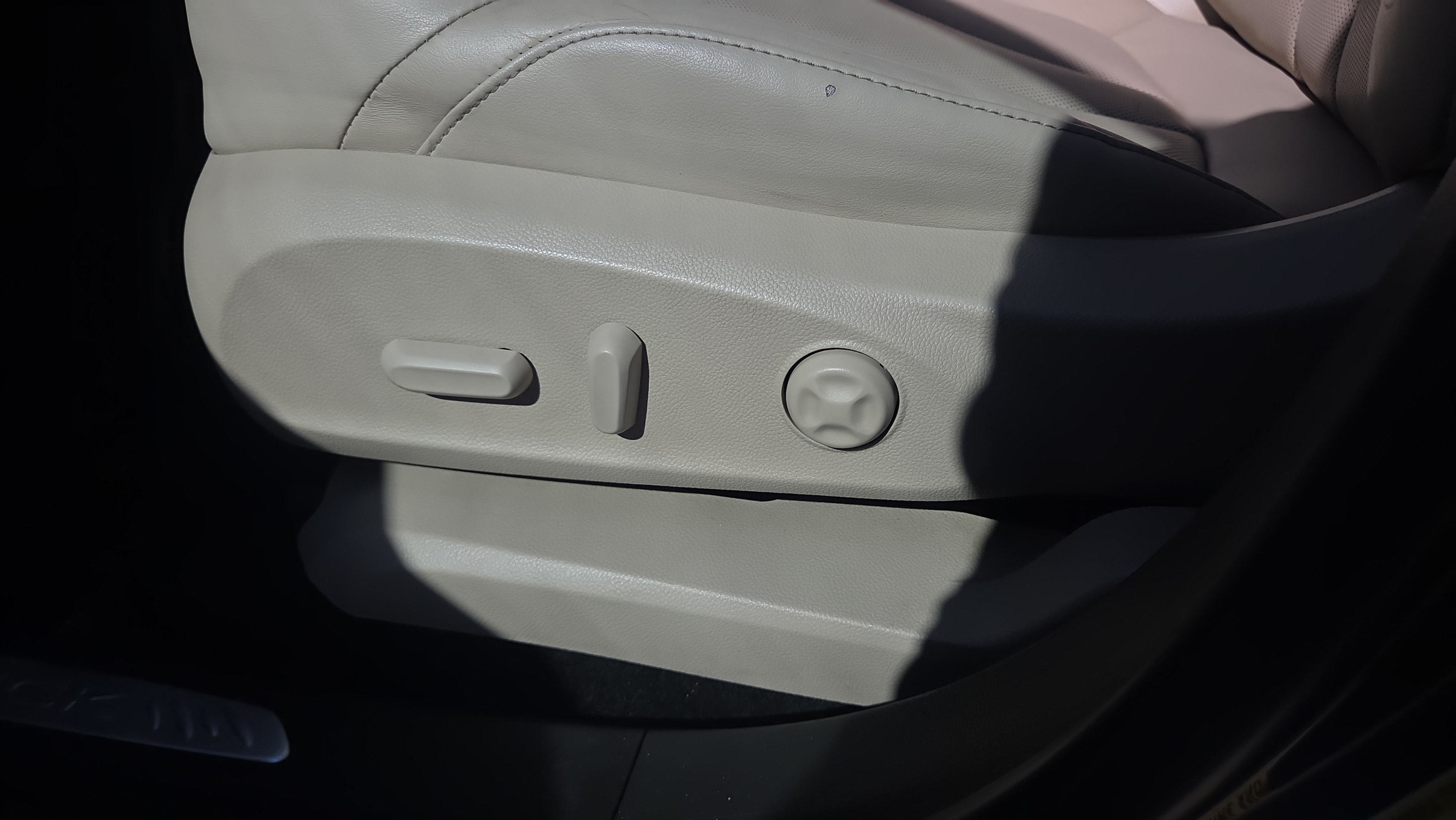 Used 2020 Buick Envision Premium AWD/4WD image 10
