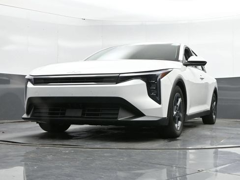 Used 2025 Kia K4 FWD image 43