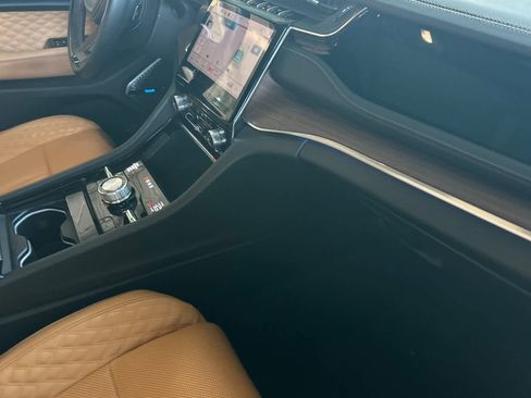 Used 2023 Jeep Grand Cherokee Summit w/ Luxury Tech Group V image 17