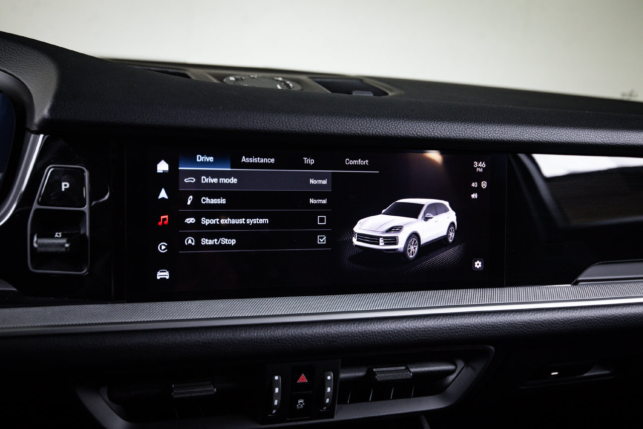 Certified 2024 Porsche Cayenne AWD/4WD image 18