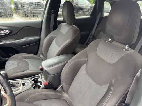 Used 2016 Jeep Cherokee Latitude FWD image 4