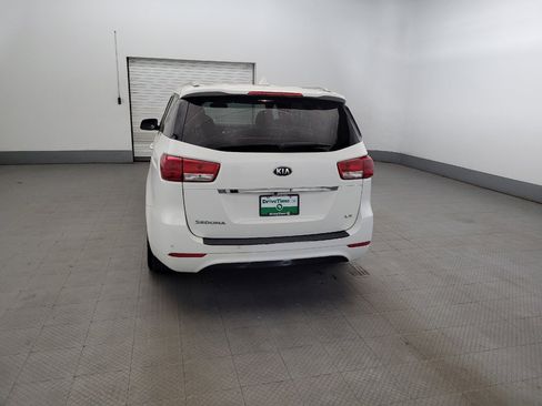 Used 2017 Kia Sedona LX w/ LX Essentials Premium Package FWD image 6