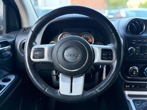 Used 2016 Jeep Compass Latitude FWD image 45