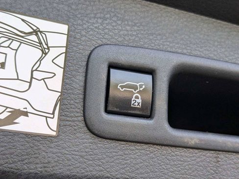 Used 2021 Toyota Sienna XSE AWD/4WD image 10