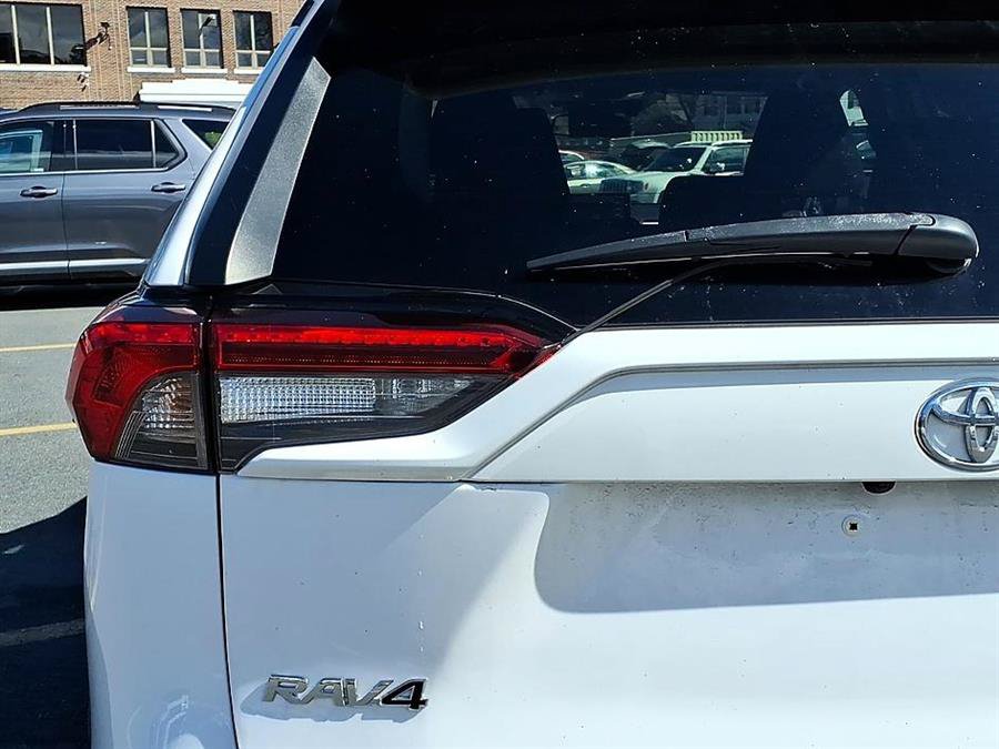 Used 2021 Toyota RAV4 XLE w/ Convenience Package AWD/4WD image 11