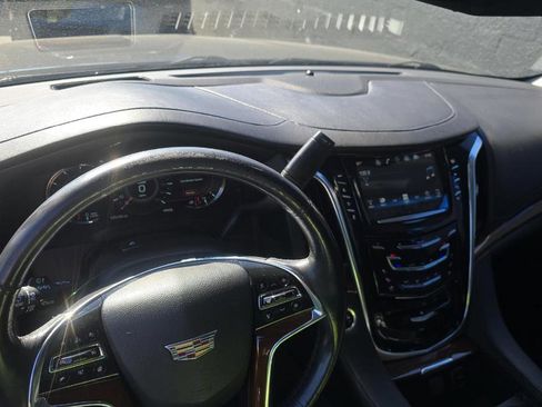 Used 2019 Cadillac Escalade ESV Luxury w/ Escalade Sport Edition AWD/4WD image 12
