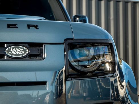 Used 2025 Land Rover Defender 110 S image 6