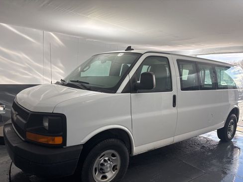 Used 2016 Chevrolet Express 2500 Extended image 5