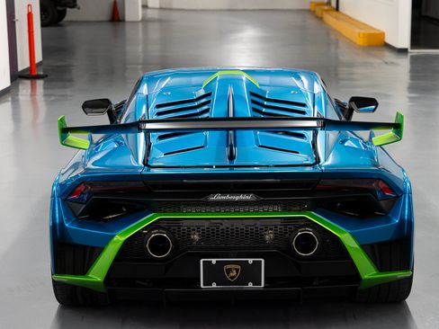 Used 2022 Lamborghini Huracan STO RWD image 9