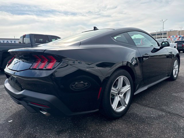 Used 2026 Ford Mustang Coupe RWD image 4