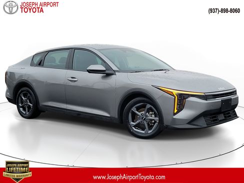 Used 2025 Kia K4 LXS image 1