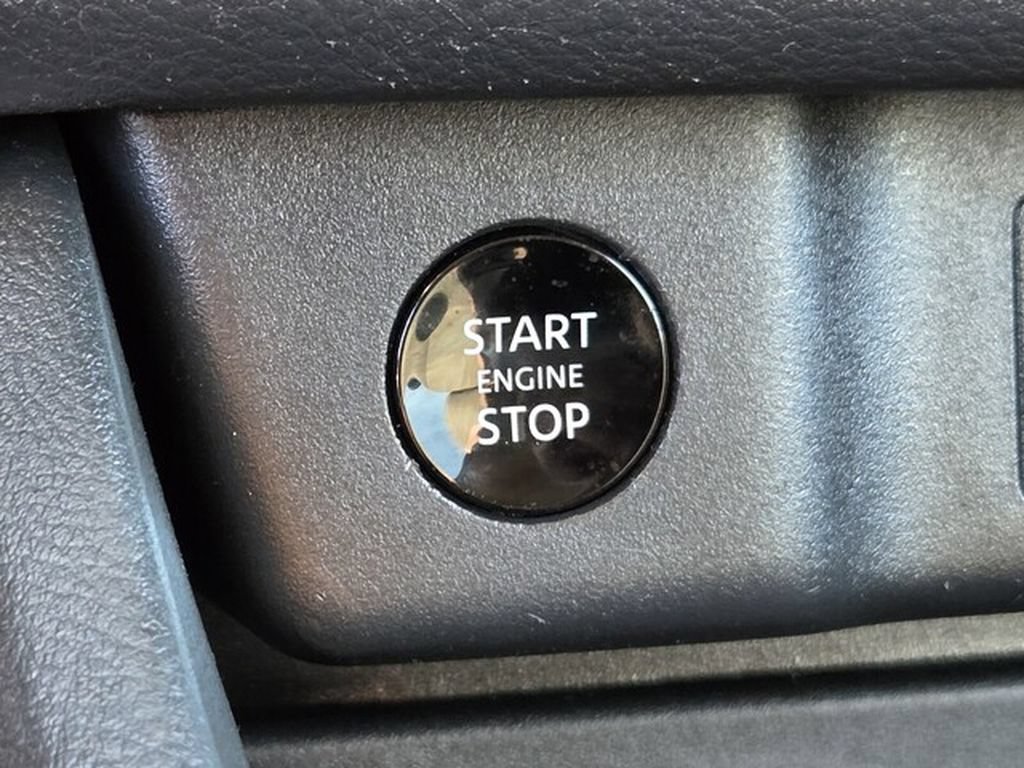 Used 2024 Nissan Rogue S AWD/4WD image 18