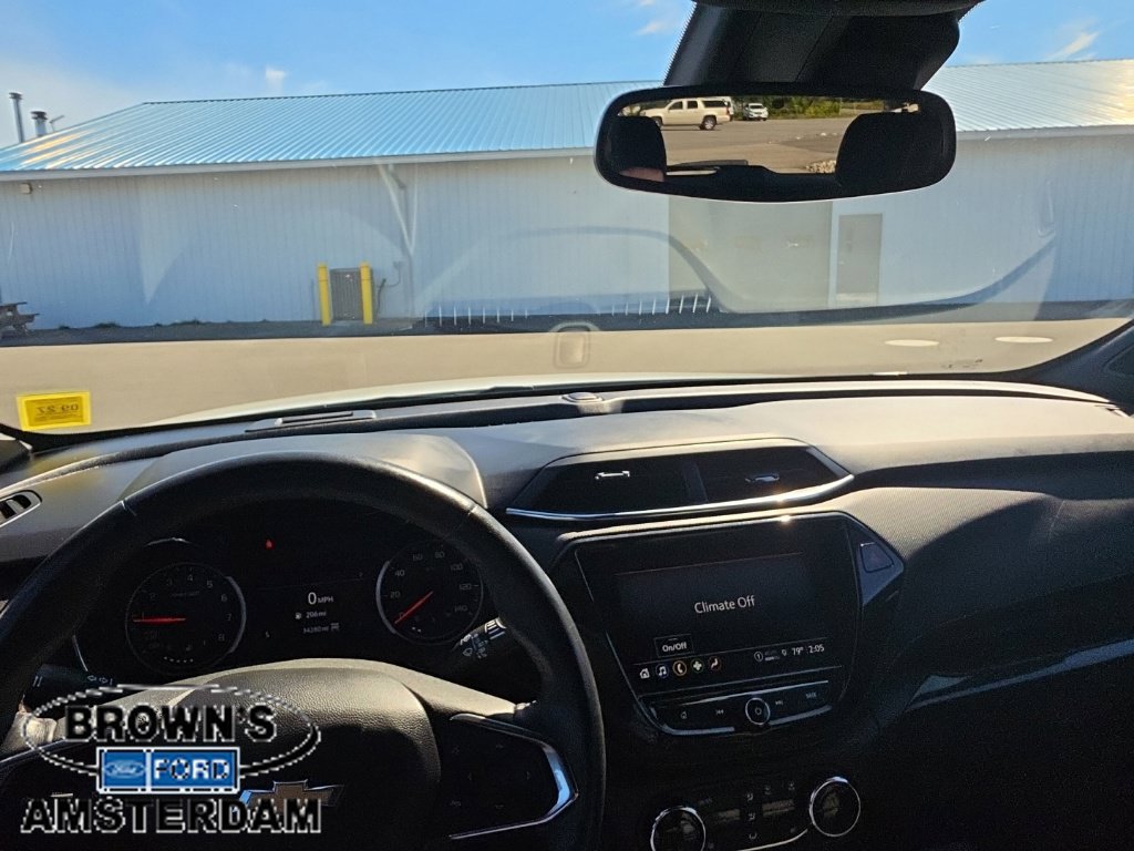 Used 2023 Chevrolet TrailBlazer ACTIV w/ Sun and Liftgate Package AWD/4WD image 2