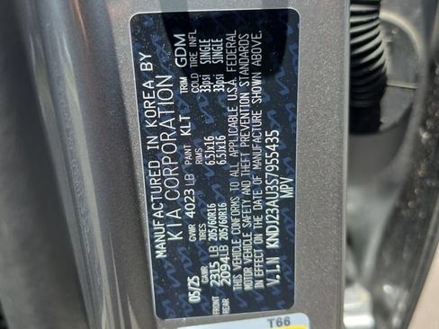 Certified 2025 Kia Soul LX w/ LX Technology Package FWD image 29