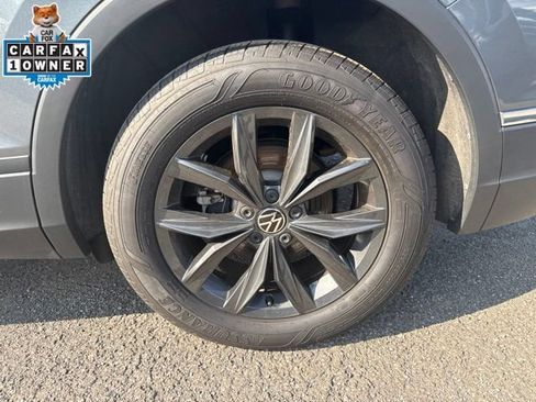 Used 2024 Volkswagen Tiguan SE AWD/4WD image 12