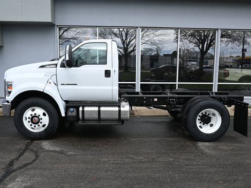 New 2027 Ford F750 2WD Regular Cab Super Duty image 2