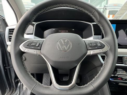 New 2025 Volkswagen Taos SE image 19