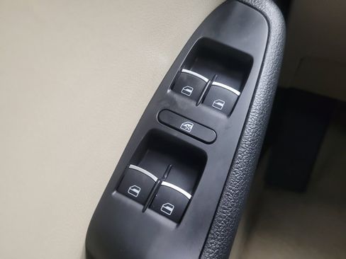 Used 2016 Volkswagen Jetta SE FWD image 27