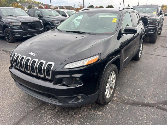 Used 2017 Jeep Cherokee Latitude w/ Cold Weather Group AWD/4WD image 1