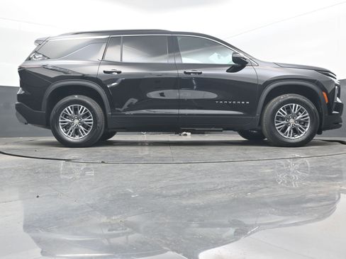 Used 2025 Chevrolet Traverse LT image 27