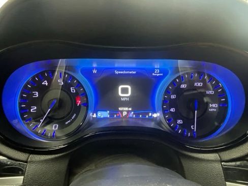 Used 2019 Chrysler 300 S RWD image 7