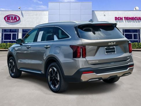 Certified 2025 Kia Sorento EX FWD image 6