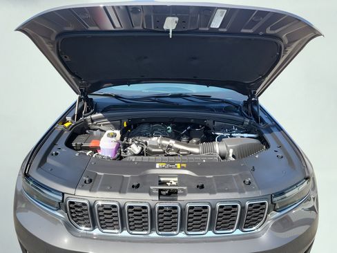 New 2025 Jeep Grand Cherokee L Laredo w/ Luxury Tech Group I AWD/4WD image 15