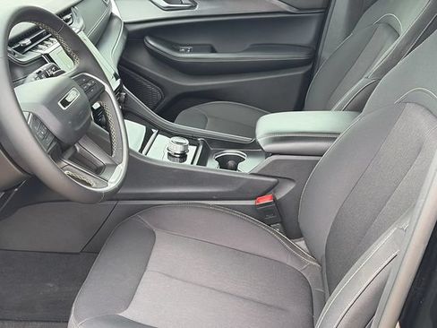 Used 2024 Jeep Grand Cherokee Laredo RWD image 17