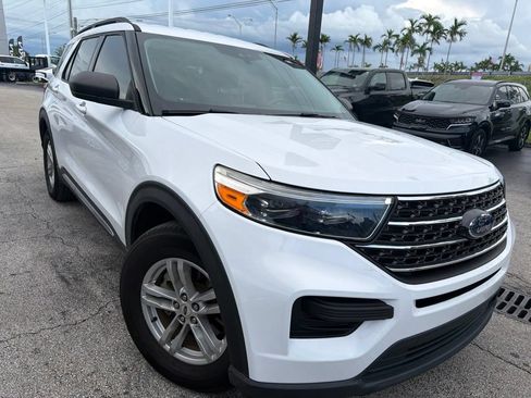 Used 2020 Ford Explorer XLT RWD image 2