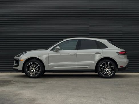 Certified 2025 Porsche Macan image 2