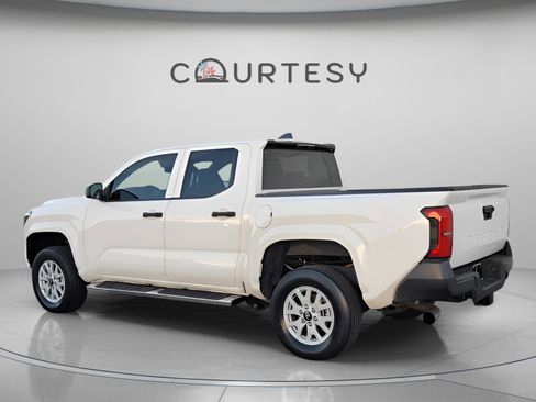 Certified 2024 Toyota Tacoma SR image 3