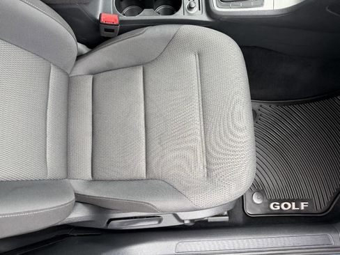 Used 2016 Volkswagen Golf S image 27