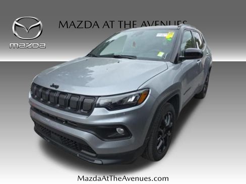 Used 2022 Jeep Compass Latitude FWD image 1