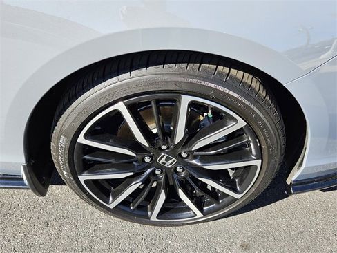 Used 2025 Honda Accord Touring image 9