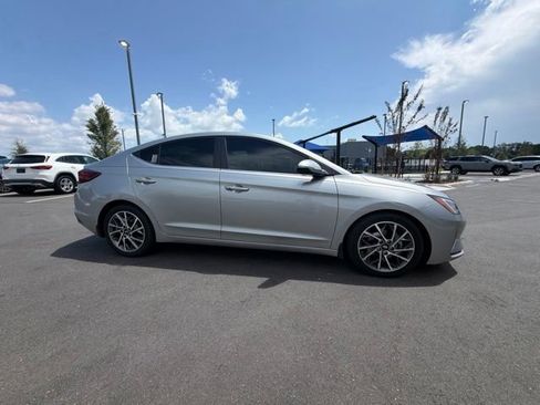Used 2020 Hyundai Elantra Limited FWD image 4