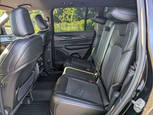 Used 2024 Jeep Grand Cherokee Altitude AWD/4WD image 15