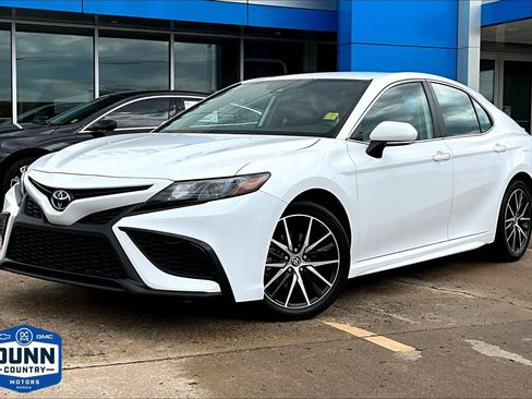 Used 2023 Toyota Camry SE image 1