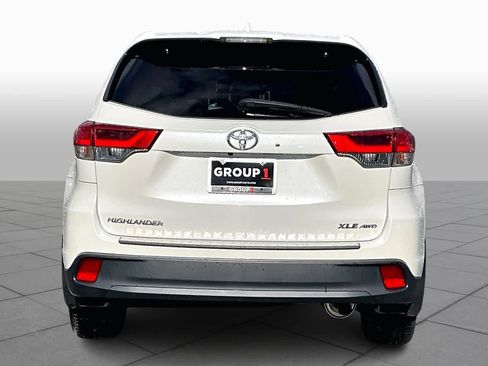 Used 2019 Toyota Highlander XLE image 4