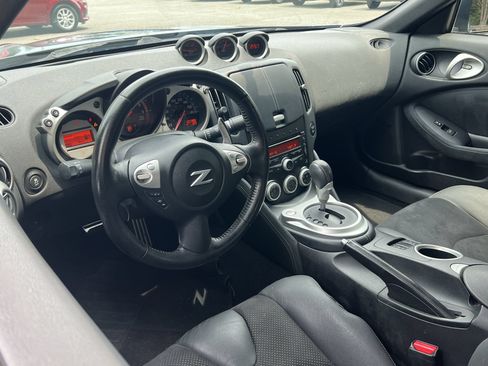 Used 2011 Nissan 370Z Touring RWD image 2