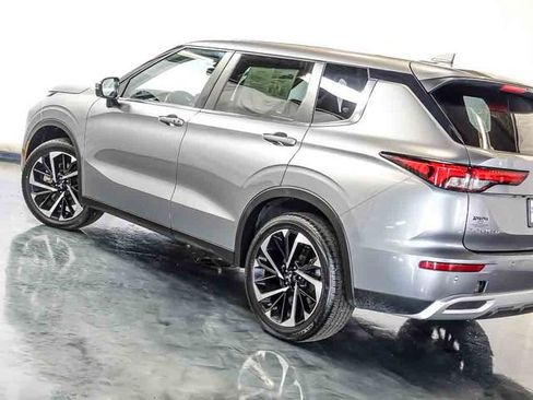 Used 2024 Mitsubishi Outlander SE AWD/4WD image 11