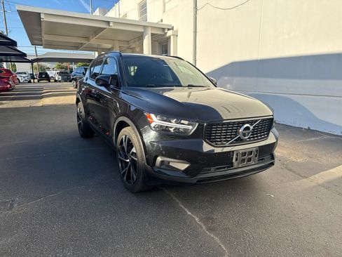 Used 2021 Volvo XC40 T5 R-Design w/ Advanced Package AWD/4WD image 3