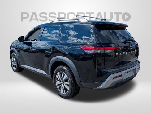 Used 2023 Nissan Pathfinder SL AWD/4WD image 3