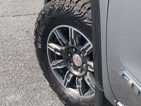 Used 2025 GMC Sierra 1500 AT4 image 9