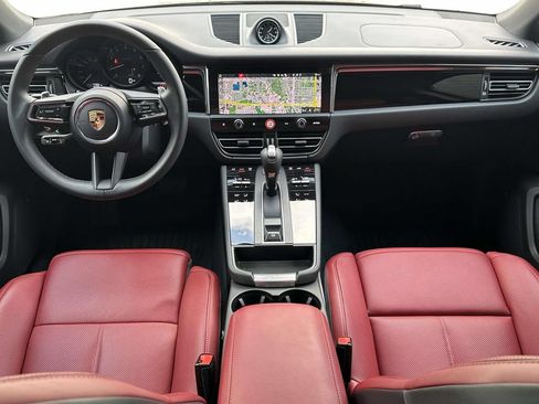 Used 2025 Porsche Macan AWD/4WD image 15