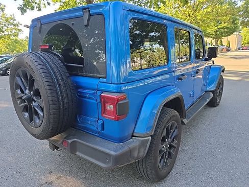 Used 2024 Jeep Wrangler Unlimited Sahara w/ Technology Group AWD/4WD image 8