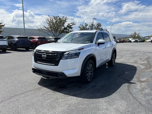 New 2025 Nissan Pathfinder SV w/ SV Premium Package image 9