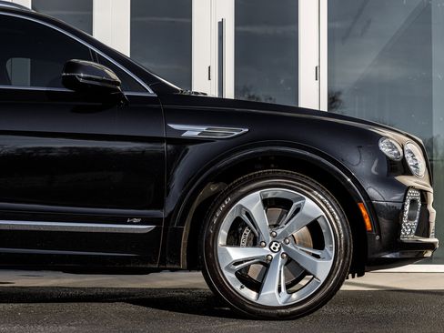 Used 2022 Bentley Bentayga image 11